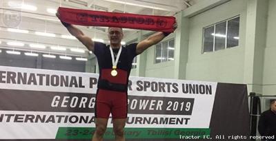 قهرمانی وزنه‌بردار تبریزی در مسابقات جهانی