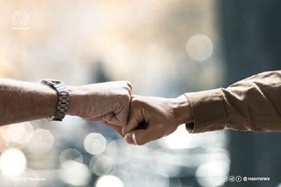  سلام دادن با مشت هم می ‎تواند کرونا را منتقل کند