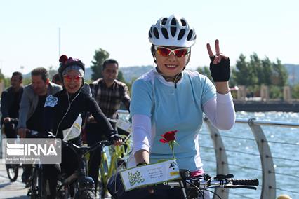 دوچرخه‌سواری زنان؛ تلفیق کنش ورزشی با نشاط اجتماعی