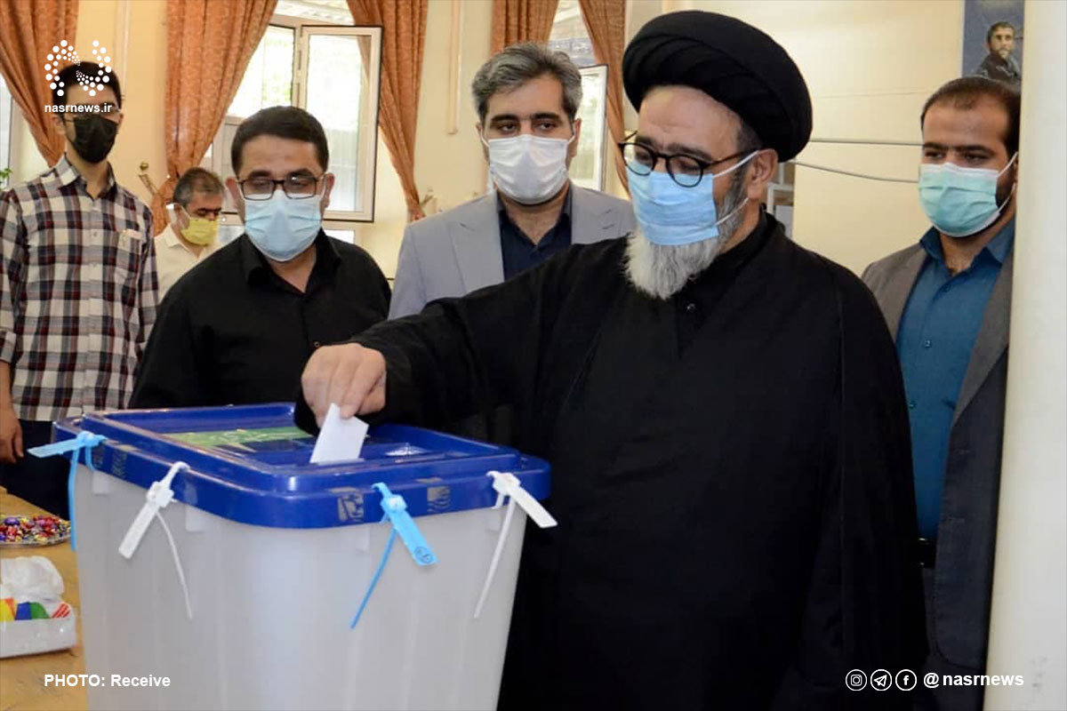 تصاویر | حضور امام جمعه تبریز در پای صندوق رای