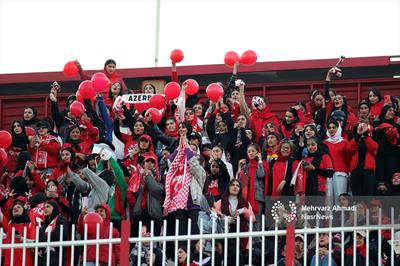 سنگ اندازی برای ورود بانوان به ورزشگاه با عنوان کارت هواداری 