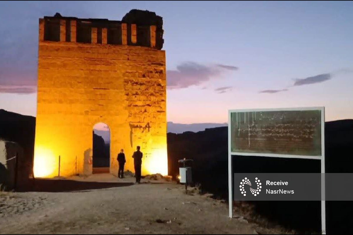نورپردازی قلعه ضحاک با صفحات خورشیدی