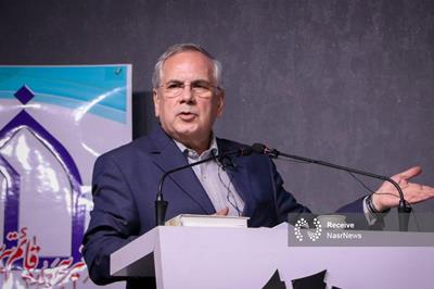 ایران بدون تئوری و ارتباط جهانی نمی‌تواند پیشرفت کند