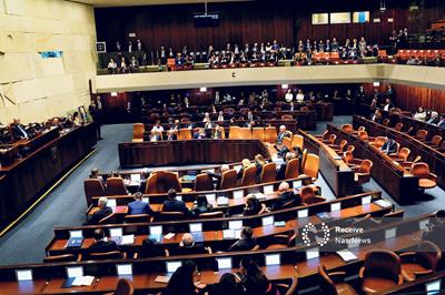 ترامپ وارد کنست اسرائیل شد و دفتر یادبود را امضا کرد + عکس