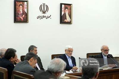 دولت و نهادهای عمومی یک هدف مشترک دارند/ باید دست ما در برابر دشمن پُر باشد