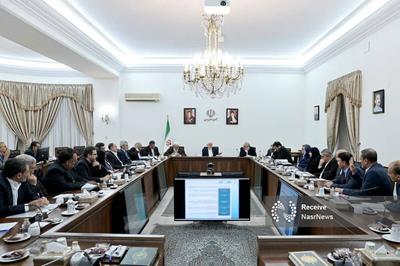 عارف: اموال مازاد برای سرمایه‌گذاری در تولید استفاده می‌شود