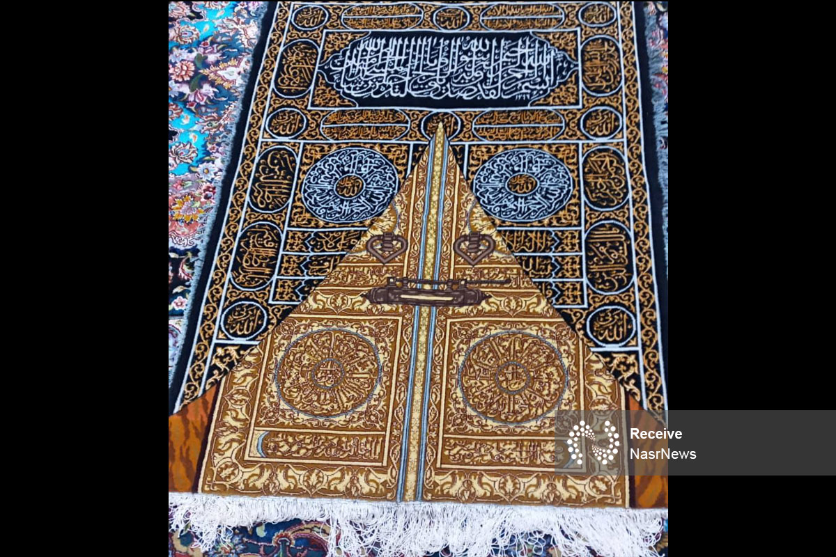 رونمایی از تابلوفرش نفیس “کعبه عظیم” در تبریز؛ جلوه‌ای هنرمندانه از درب خانه خدا