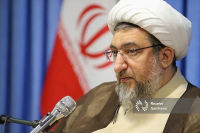 استکبار جهانی با غرور ظالمانه‌ اش کرامت انسانی را لگدمال کرده است