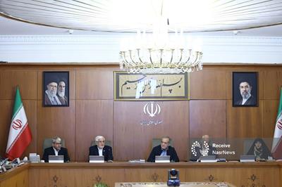 دولت برای تحقق تدابیر رهبر معظم انقلاب و عبور از شرایط «نه جنگ، نه صلح» تلاش می‌کند