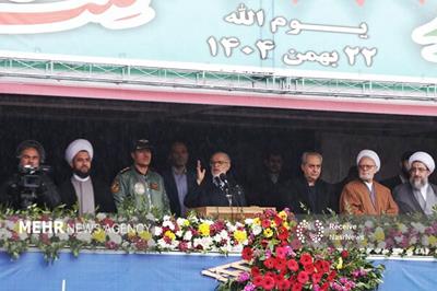 مردم ایران با حضور پرشور در برابر تهدیدها ایستاده‌اند