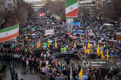 سیل مردم در باران ۲۲ بهمن ماه 