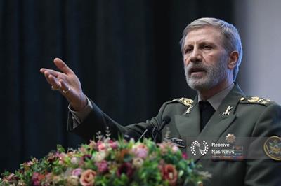 ملت ایران در برابر دشمنان تسلیم نمی‌شود