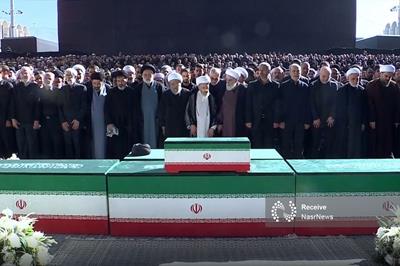 اقامه نماز بر پیکر مطهر مجاهد شهید امام خامنه‌ای و خانواده ایشان